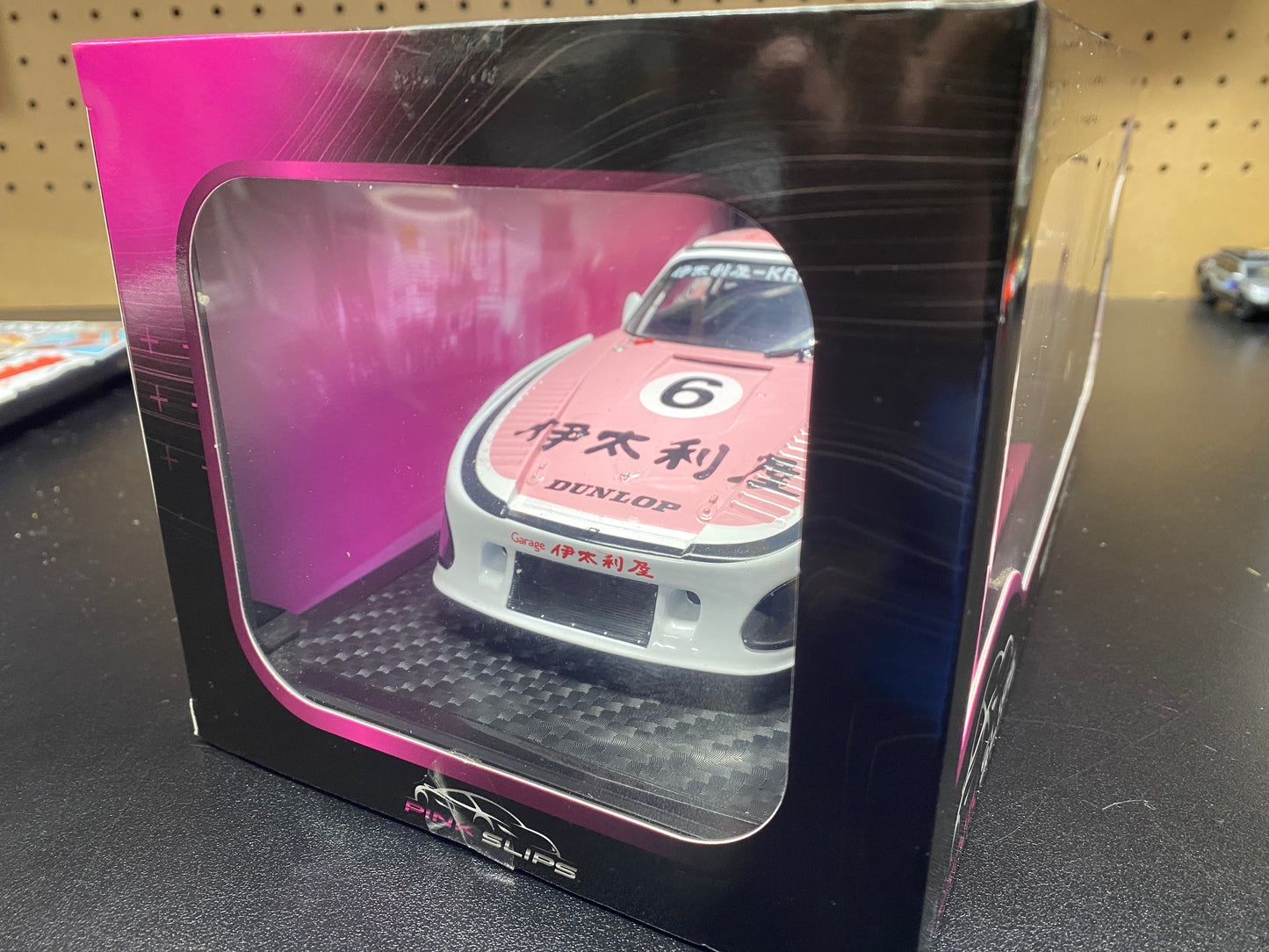 PORSCHE 935 K3 1000KM SUZUKA 1981 - Jada Toys Pink Slips 1/ 18 Diecast (Solido)